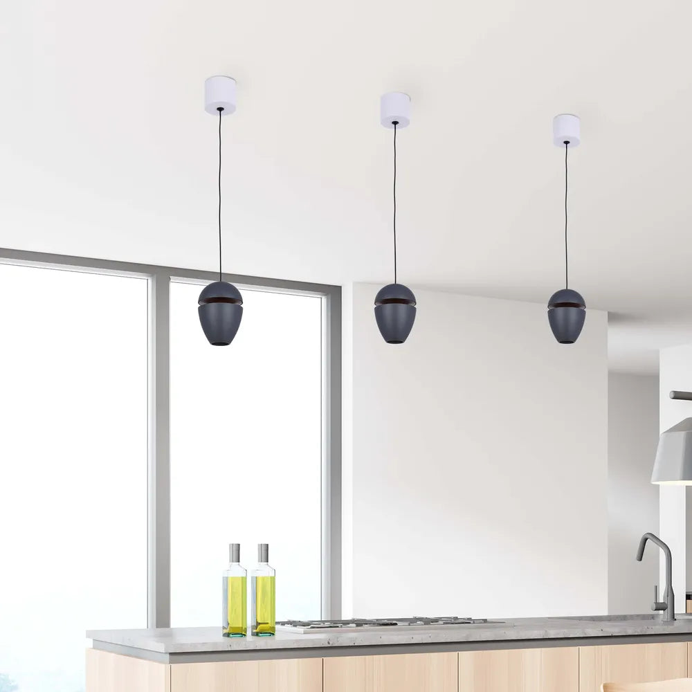 <ol>
<li> Lámpara colgante LED en forma de bellota de luz blanca cálida iluminando un comedor contemporáneo, realzando la decoración moderna con un elegante efecto de iluminación de cornisa. 150-19076 </li>
</ol>