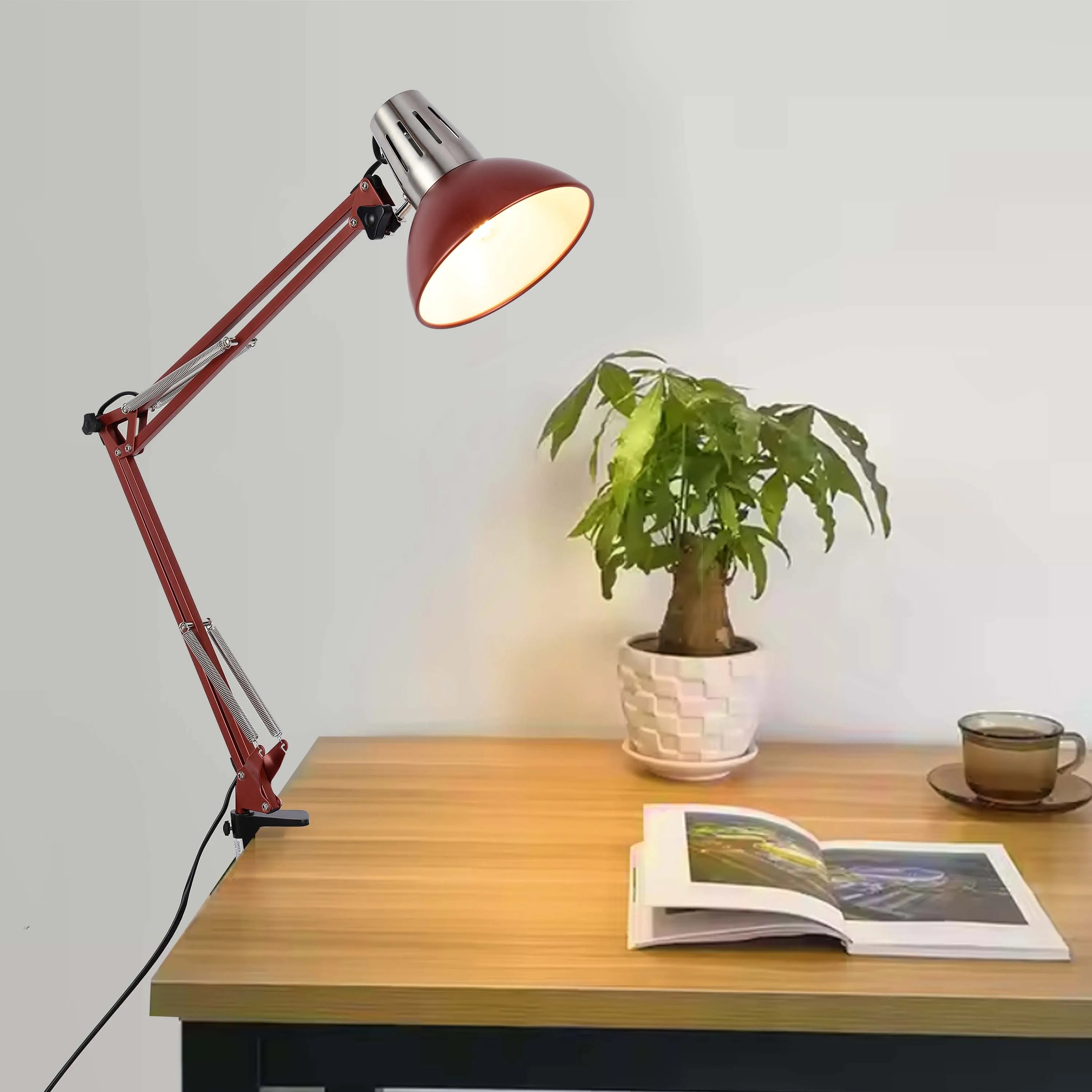 Lámpara de escritorio con abrazadera ajustable
