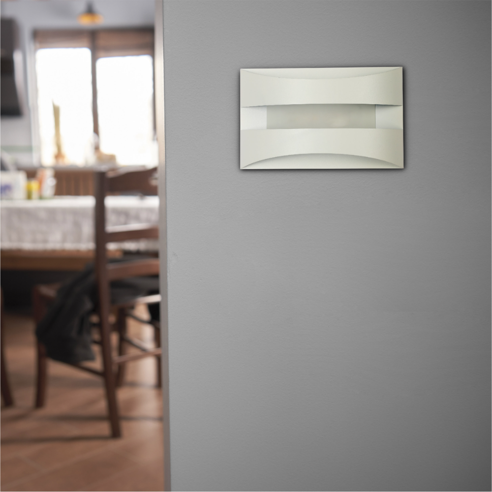 Aplique de pared LED de arco dual, ideal para espacios contemporáneos como salas de estar o oficinas modernas.