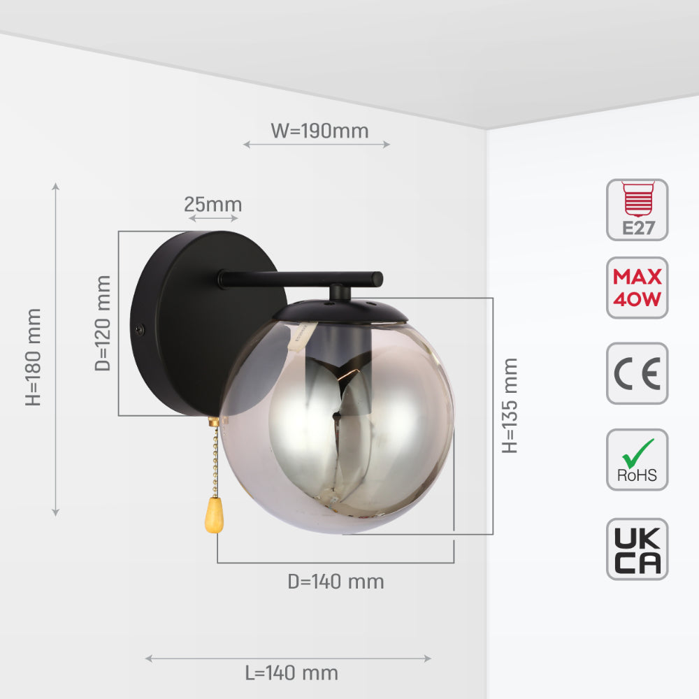 Aplique de pared moderno con cuerpo metálico cromado y esfera de vidrio ahumado, ideal para salones de estilo contemporáneo.