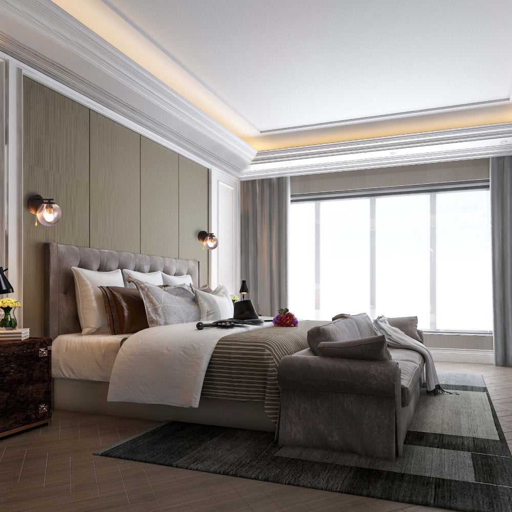 Lámpara de pared moderna con cuerpo de metal cromado y esfera de vidrio ahumado, perfectas para espacios contemporáneos y elegantes.