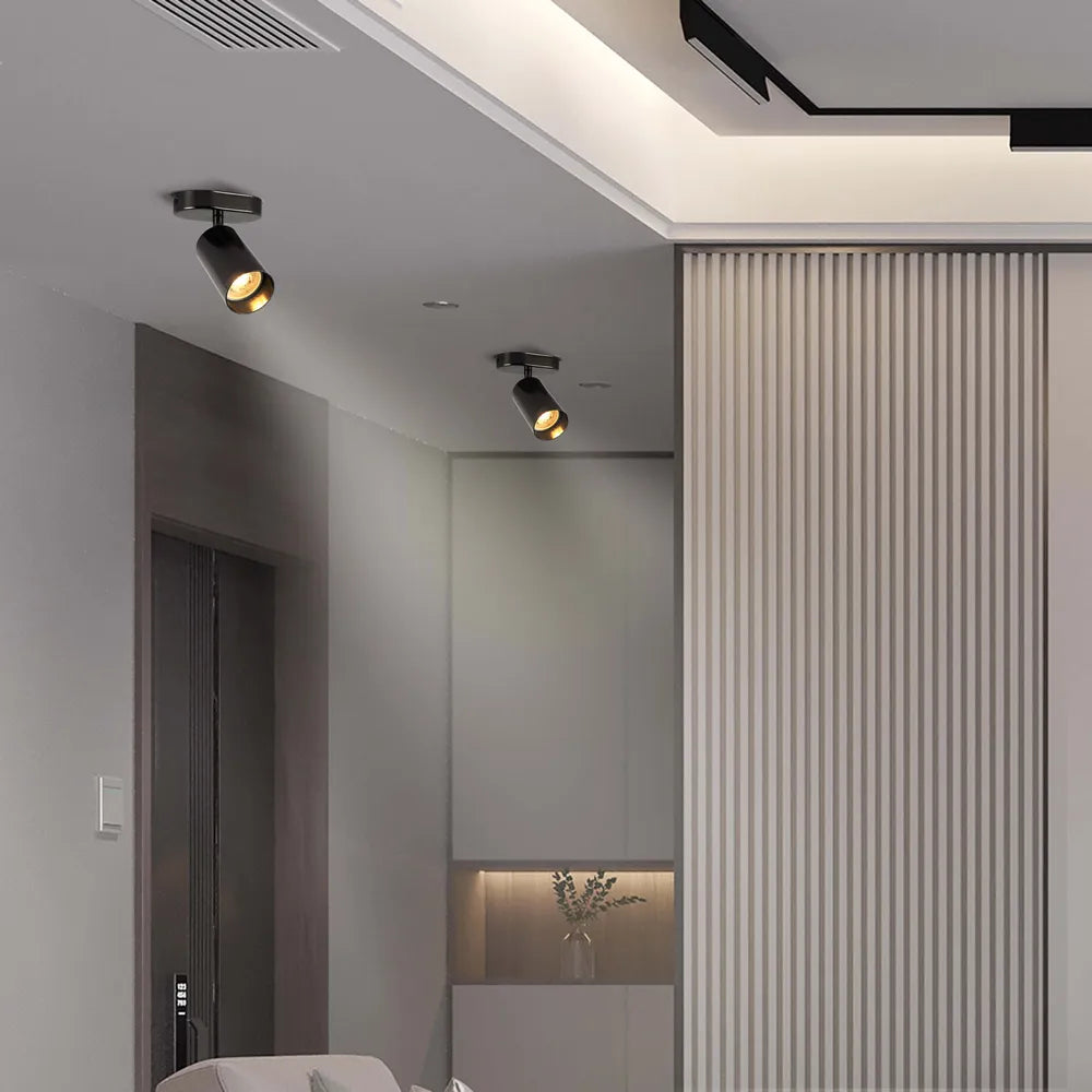 El foco Astra Pearl Grey Cylinder GU10 ilumina una sala de estar moderna, mejorando la decoración minimalista con su diseño elegante y luz focalizada. 172-030391