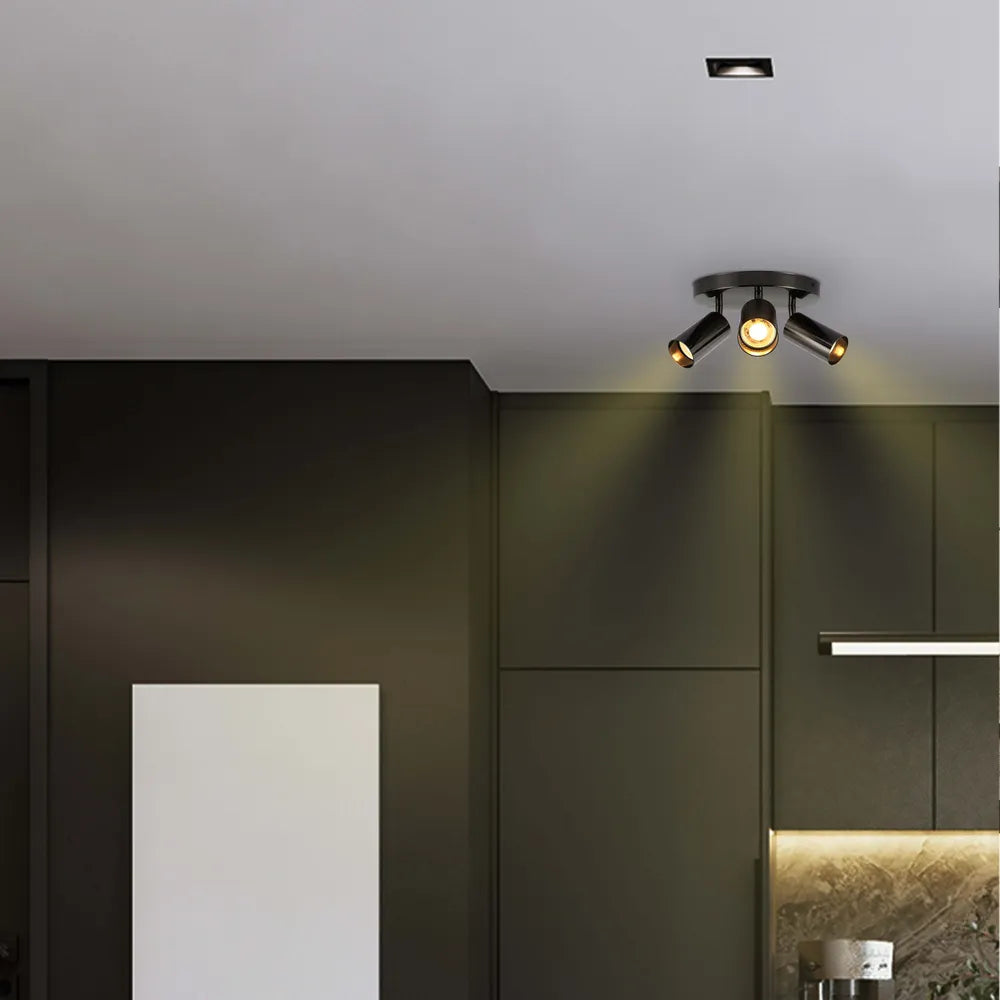 Elegante cilindro gris proyector GU10 iluminando una sala de estar moderna con decoración minimalista y un ambiente acogedor. Perfecto para una iluminación con estilo.172-030394