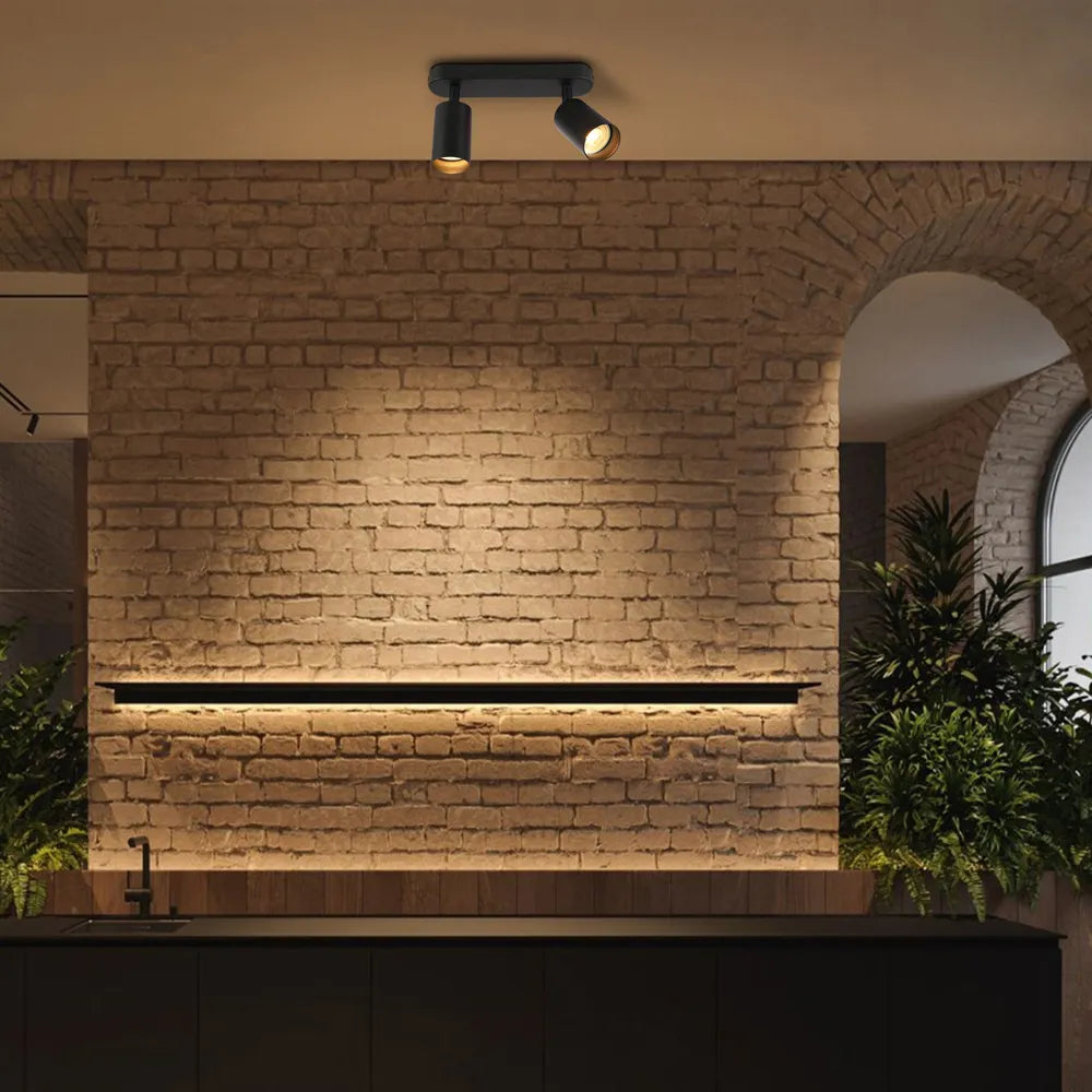 Foco cilíndrico GU10 de haz elegante, iluminando una cocina moderna con decoración minimalista, reforzando tanto el estilo como la funcionalidad.172-03049