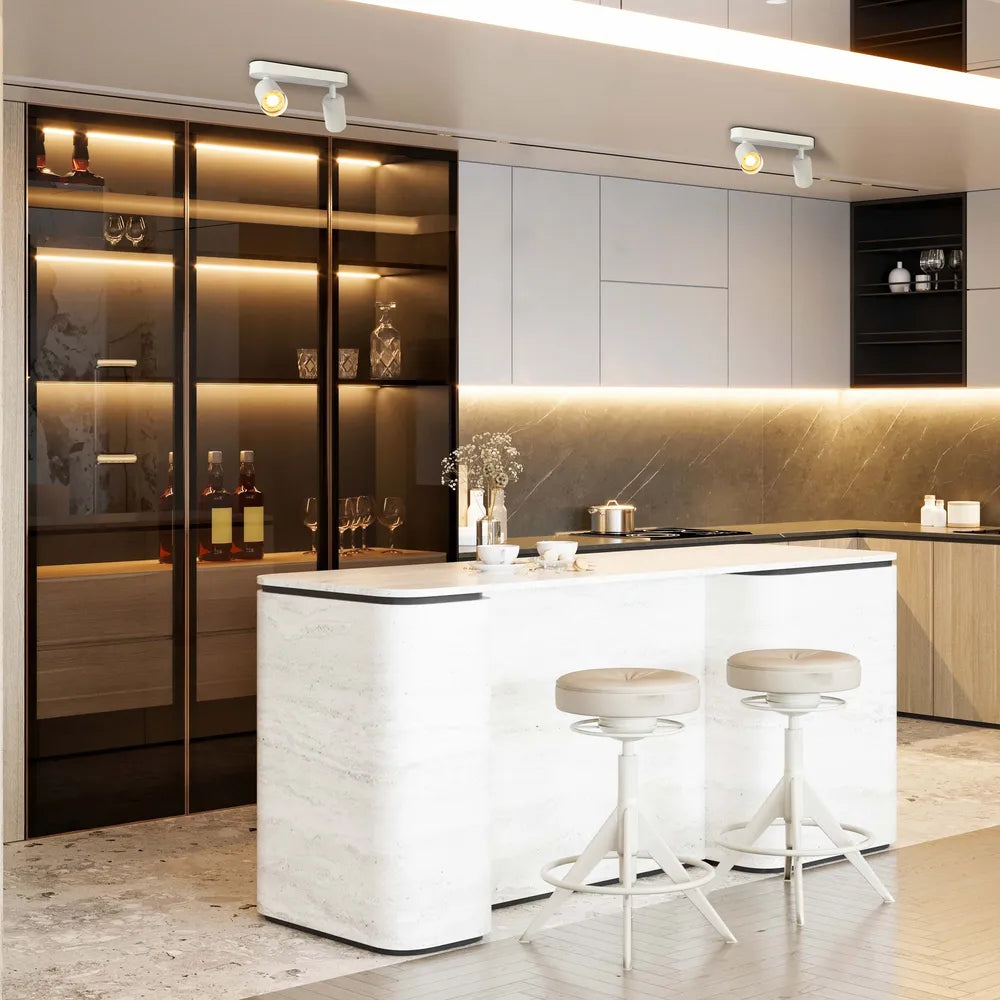 Foco cilíndrico moderno GU10 iluminando una elegante cocina con decoración contemporánea para un ambiente estiloso y funcional.172-03051