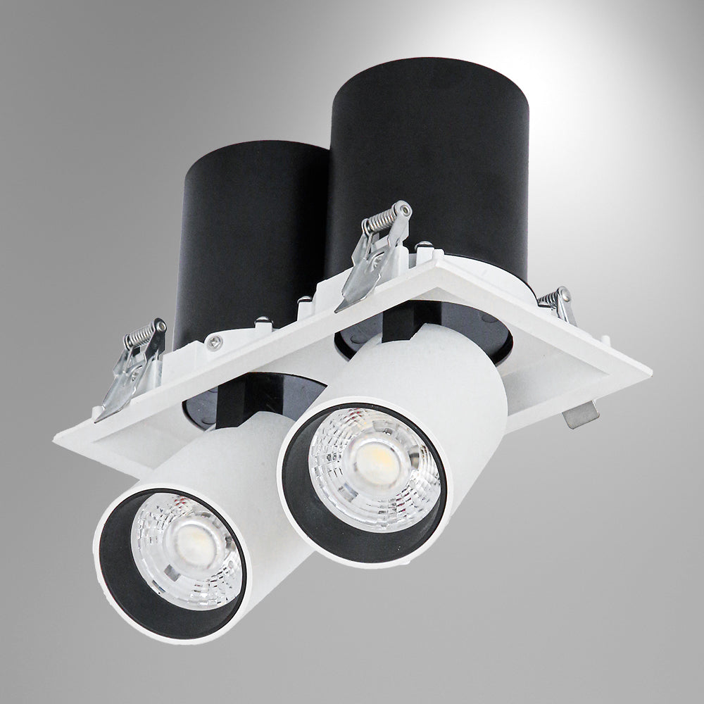 Downlight LED ajustable con diseño telescópico, ideal para baños modernos con luz blanca fría de 4000K.