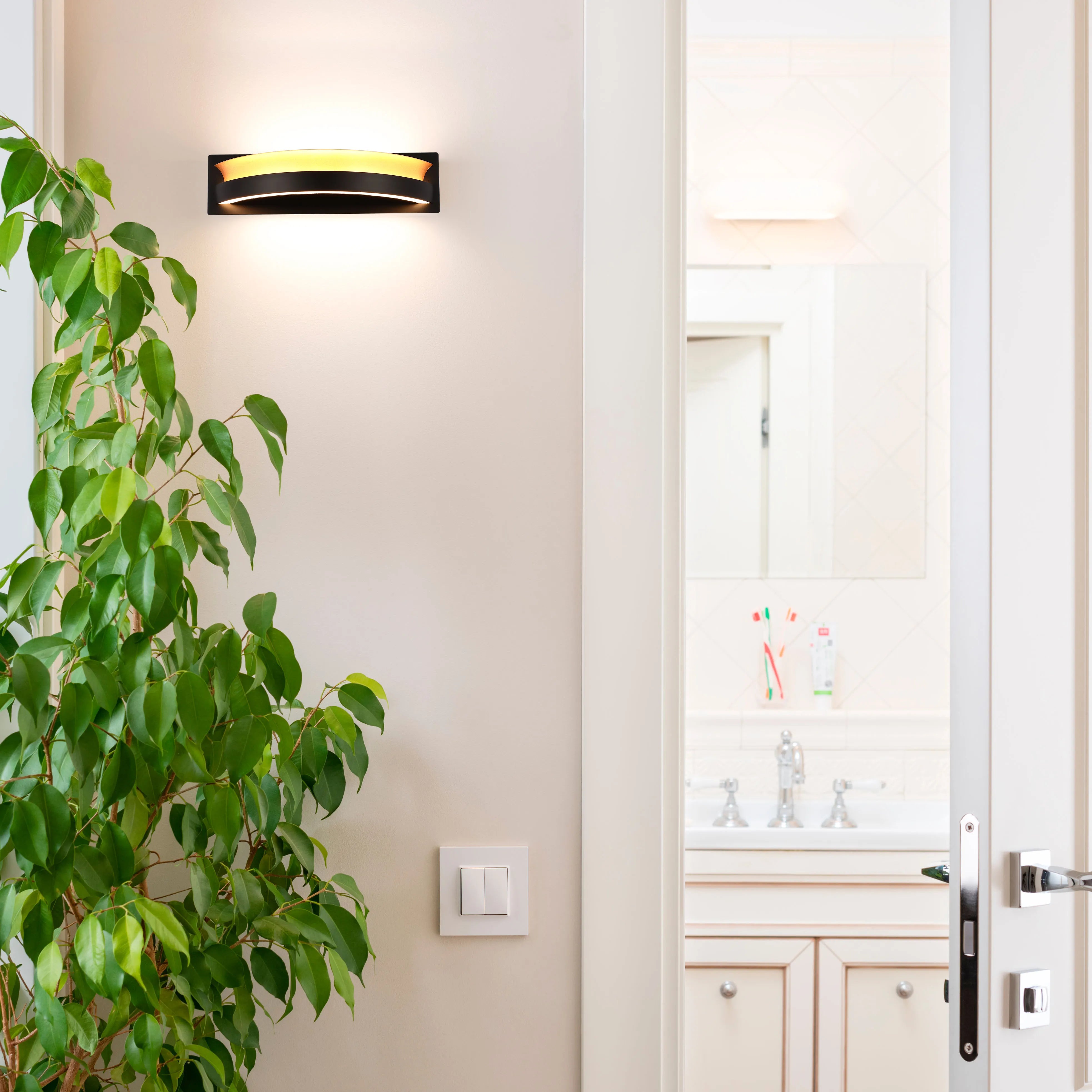 Aplique de Pared Semicircular en Capas Dorado y Negro