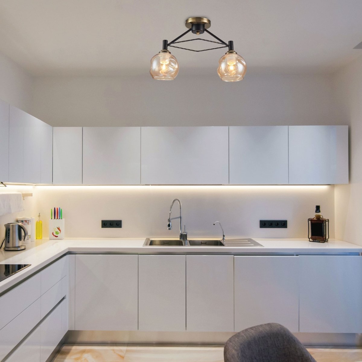 Configuración interior sala de estar, cocina, dormitorio Ámbar Lámpara de Techo Semi Empotrada de Vidrio Campana Negra | TEKLED 158-19886