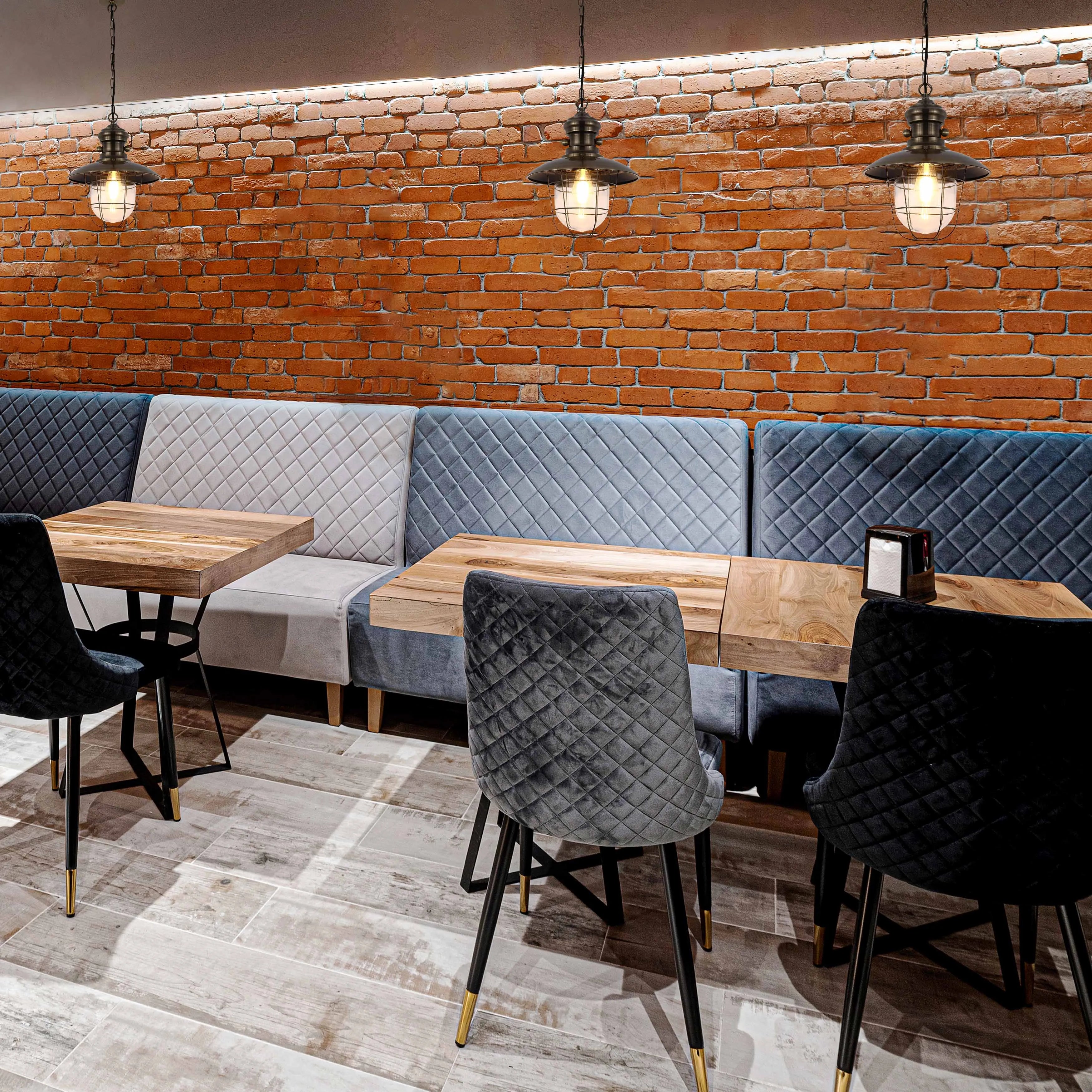 Lámparas Colgantes Estilo Jaula Industrial – Latón Antiguo y Negro con Detalles Rojos
