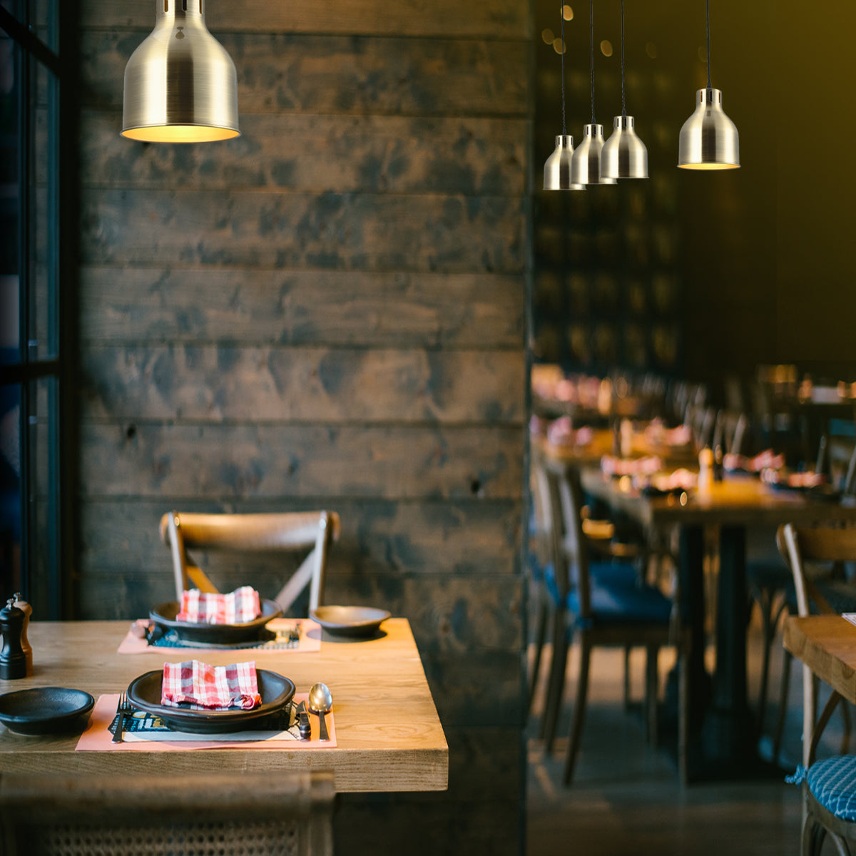 Luz colgante de cilindro con tapa, ideal para cocinas modernas, aportando un toque contemporáneo en el diseño interior.