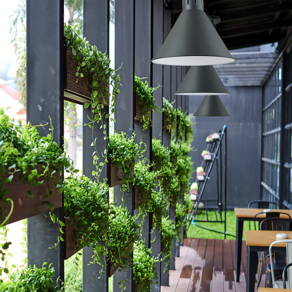 Imagen principal de una lámpara colgante cónica industrial, perfecta para iluminar cocinas modernas con un toque de estilo rústico.