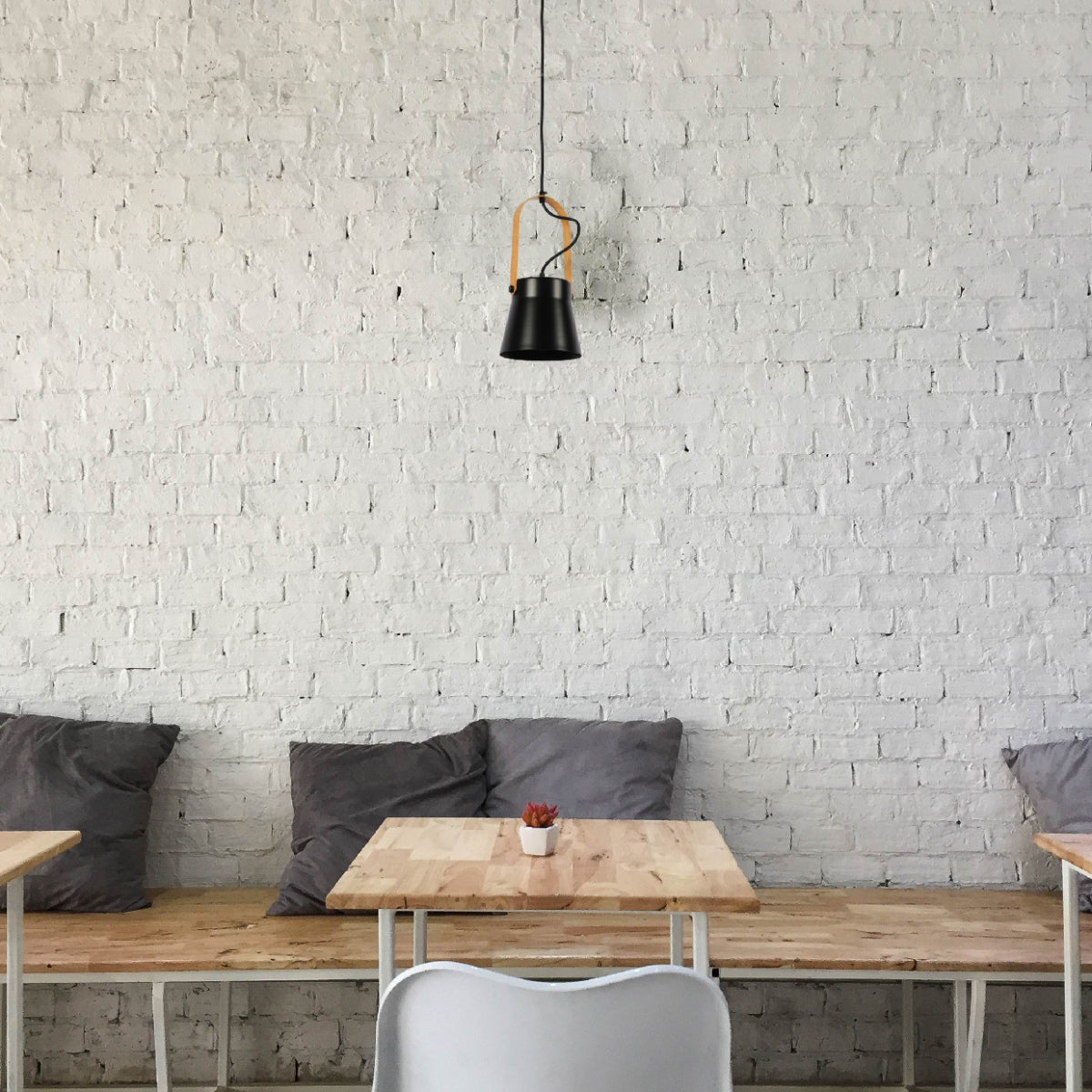 Lámpara colgante cónica de estilo nórdico, perfecta para comedores modernos y espacios contemporáneos, aporta elegancia y versatilidad.