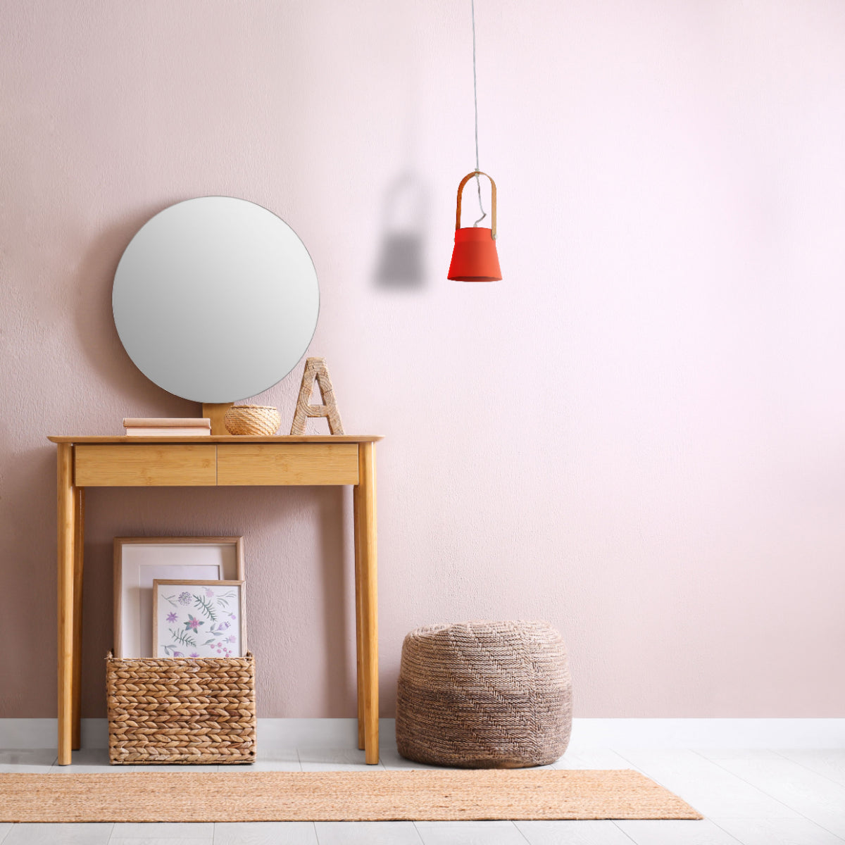 Lámpara colgante cónica nórdica sobre mesa de comedor, perfecta para espacios modernos y minimalistas.