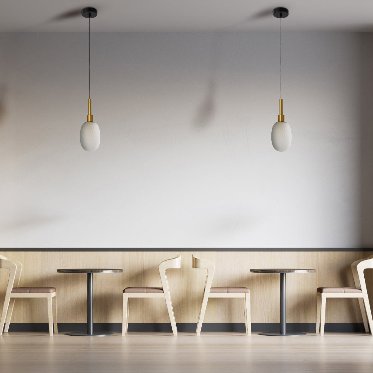 Lámpara colgante elipsoidal opalescente con detalles dorados, perfecta para decorar comedores modernos y elegantes.