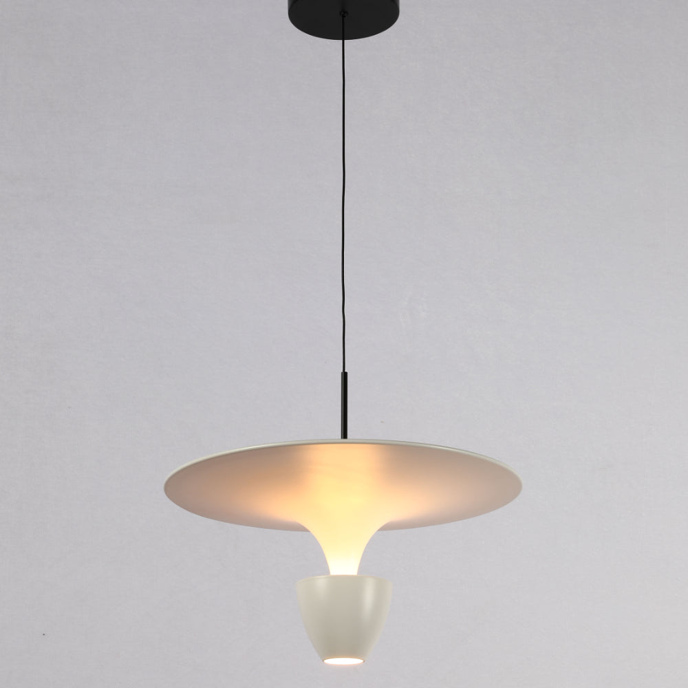 Imagen principal de una lámpara colgante de diseño de fuente, perfecta para espacios rústicos o contemporáneos. Ideal para comedores.