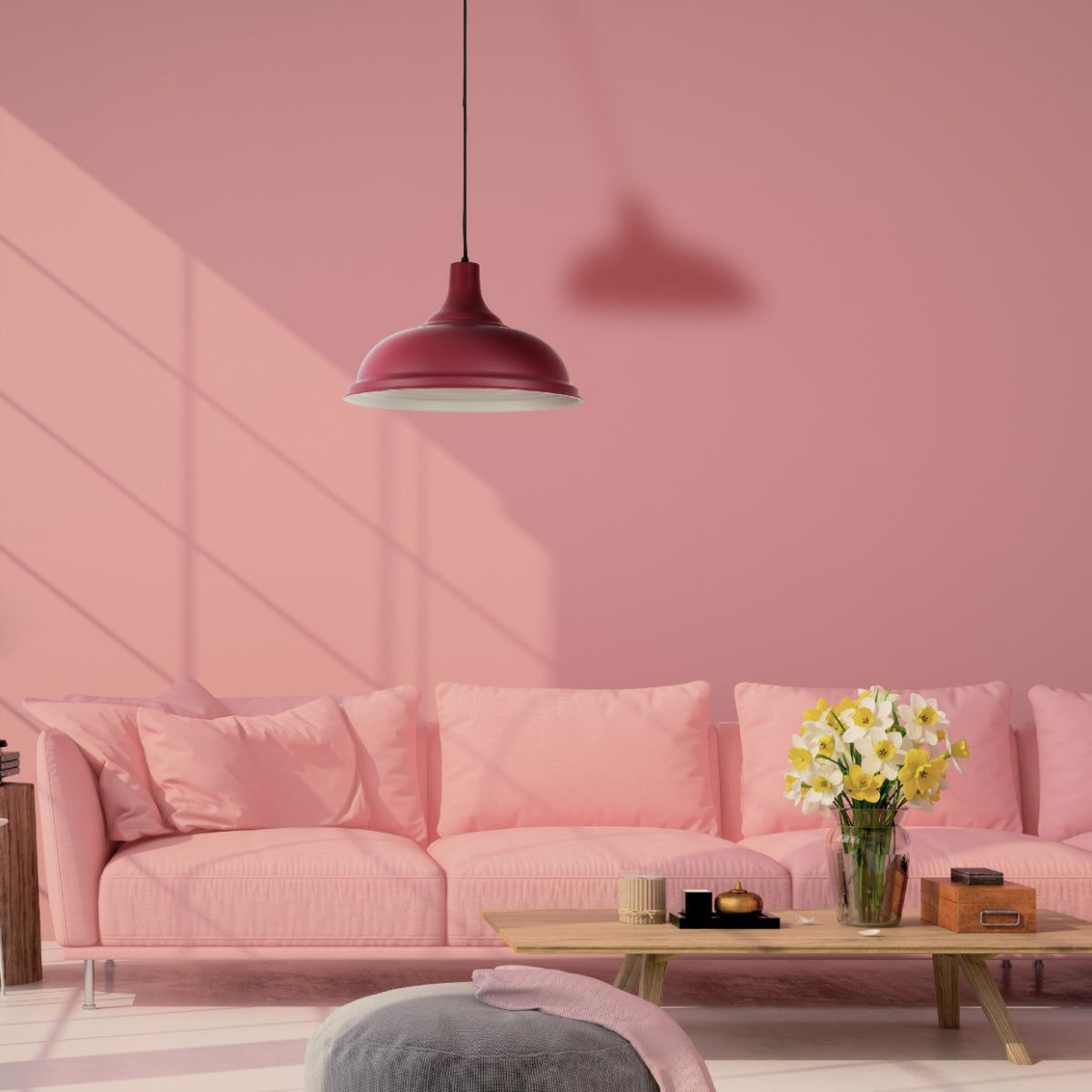 Lámpara colgante de metal en diferentes tonos, ideal para comedores modernos y elegantes, añadiendo estilo y funcionalidad.