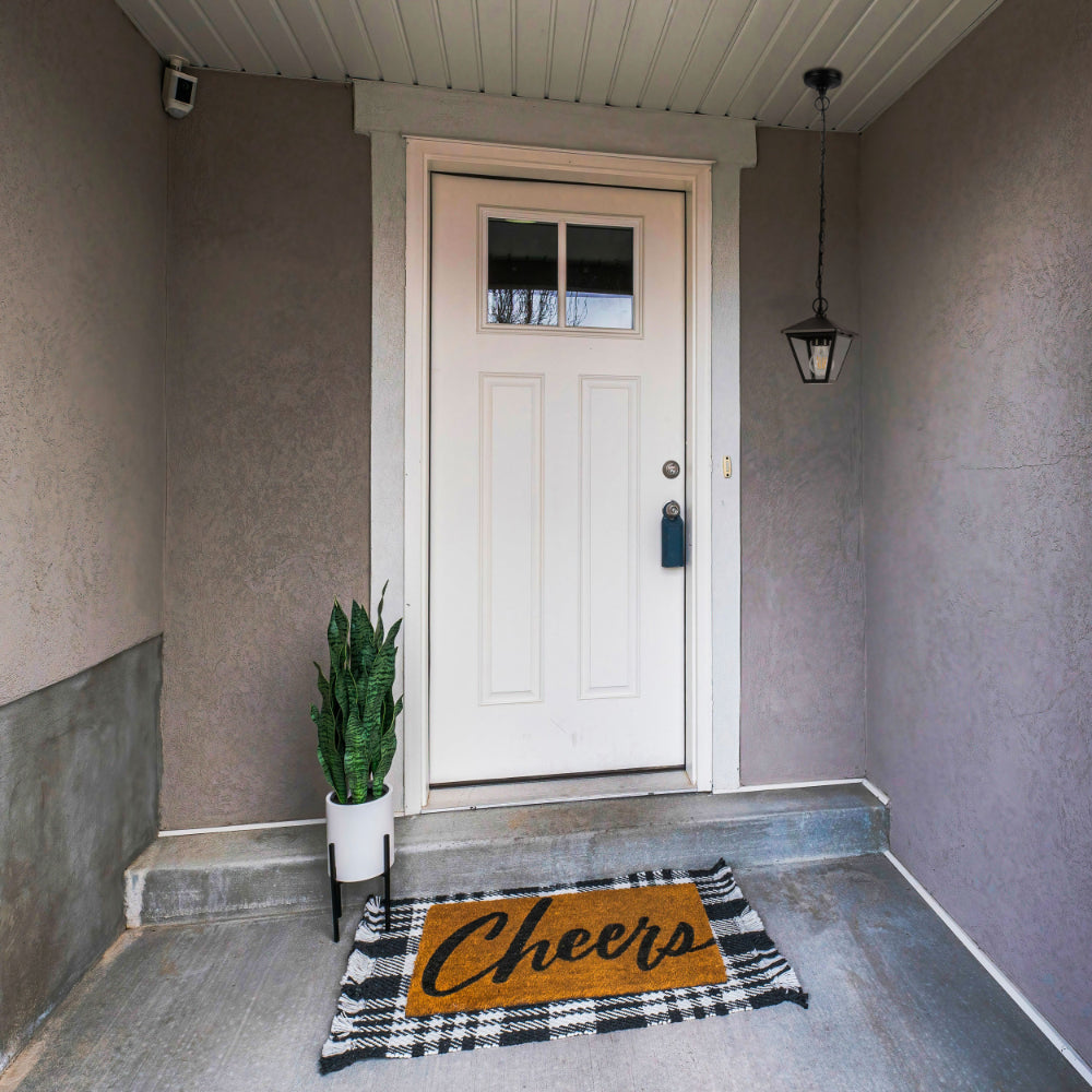 Lámpara colgante exterior de estilo moderno, ideal para patios con decoraciones contemporáneas, con base E27 y acabado negro.