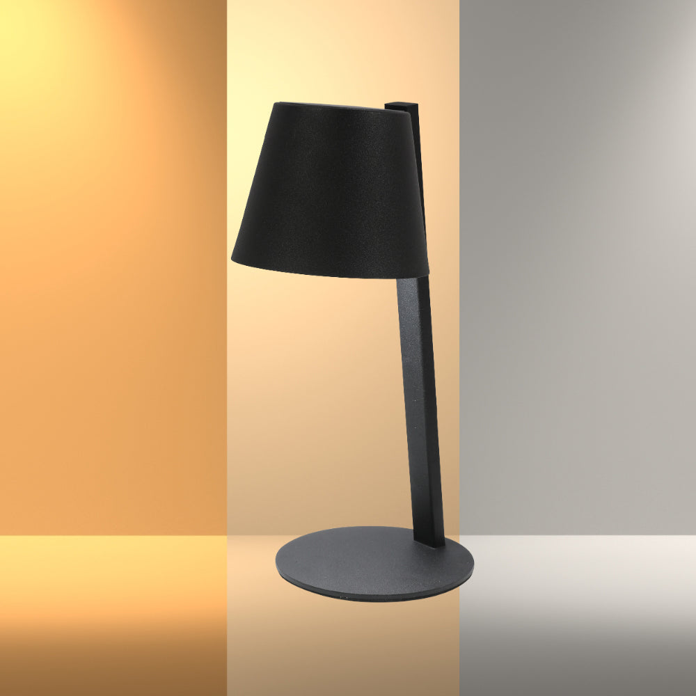Lámpara de mesa LED portátil solar, ideal para exteriores, perfecta para patios con estilo contemporáneo.