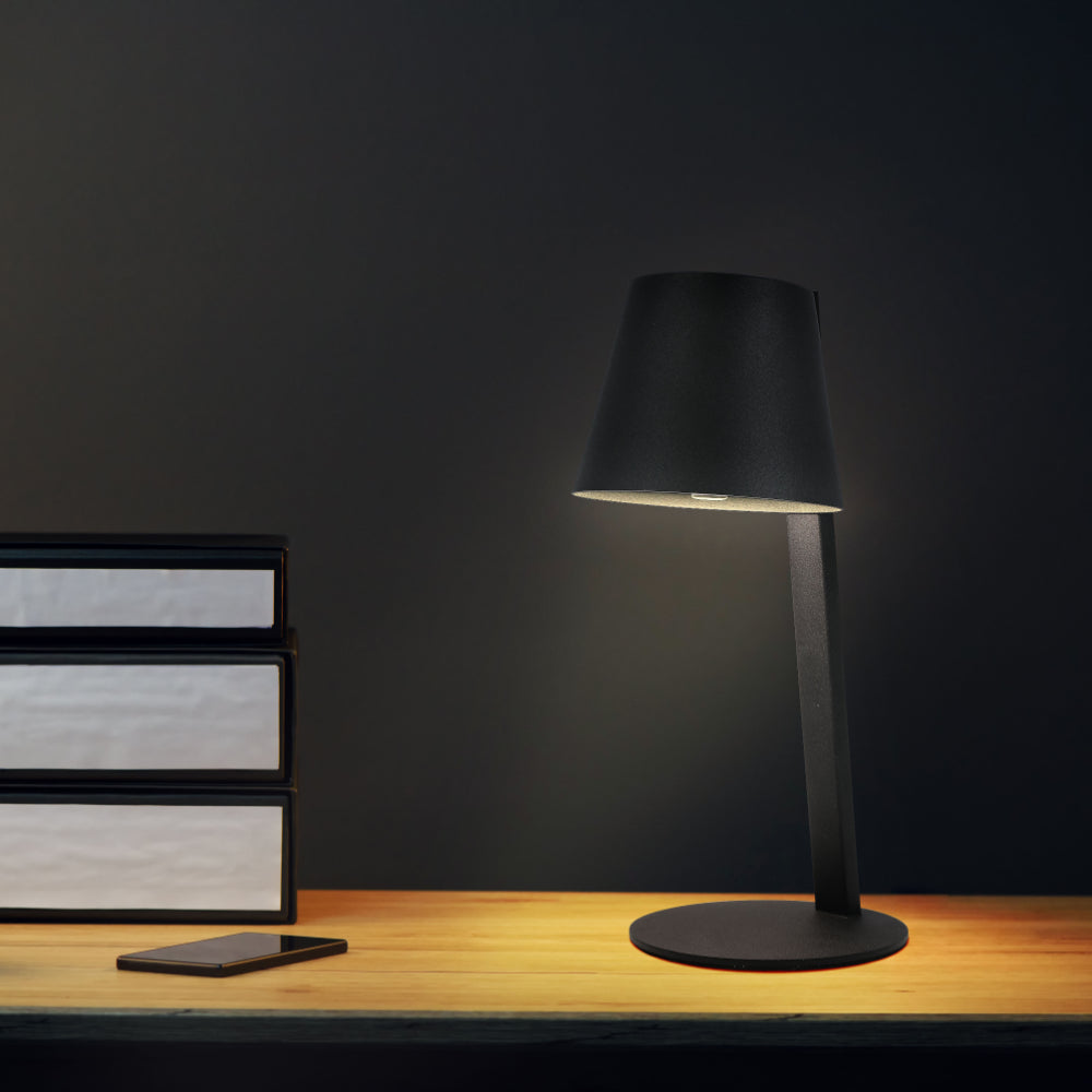 Lámpara de mesa LED portátil alimentada por solar, ideal para exteriores con estilo contemporáneo, perfecta para terrazas o jardines.