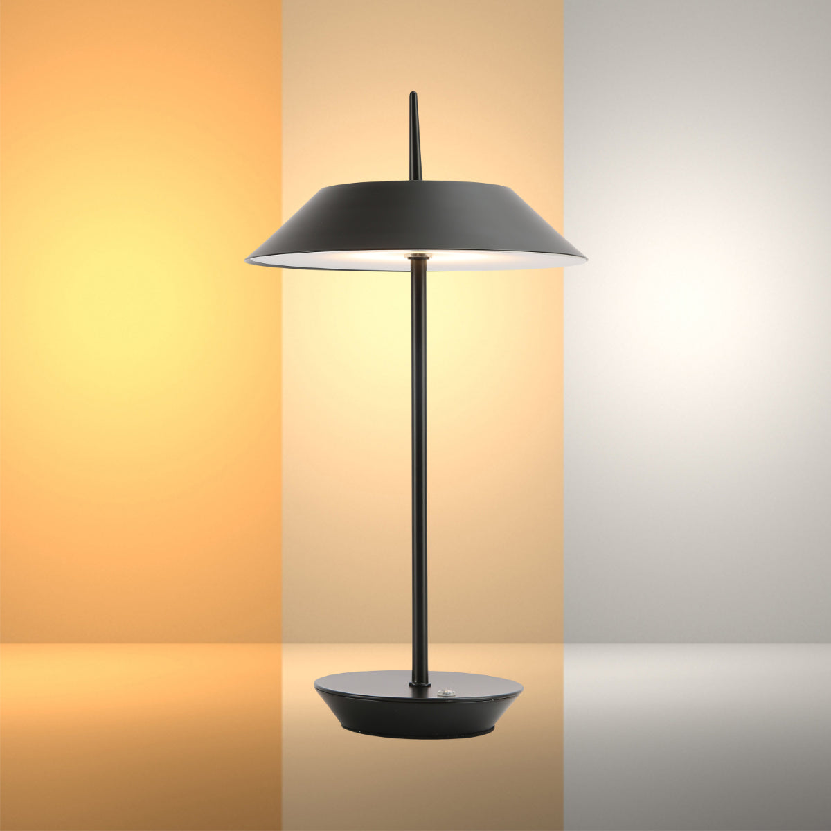 Lámpara de mesa táctil Eclipse, perfecta para oficinas contemporáneas, con diseño moderno y elegante que complementa cualquier decoración.