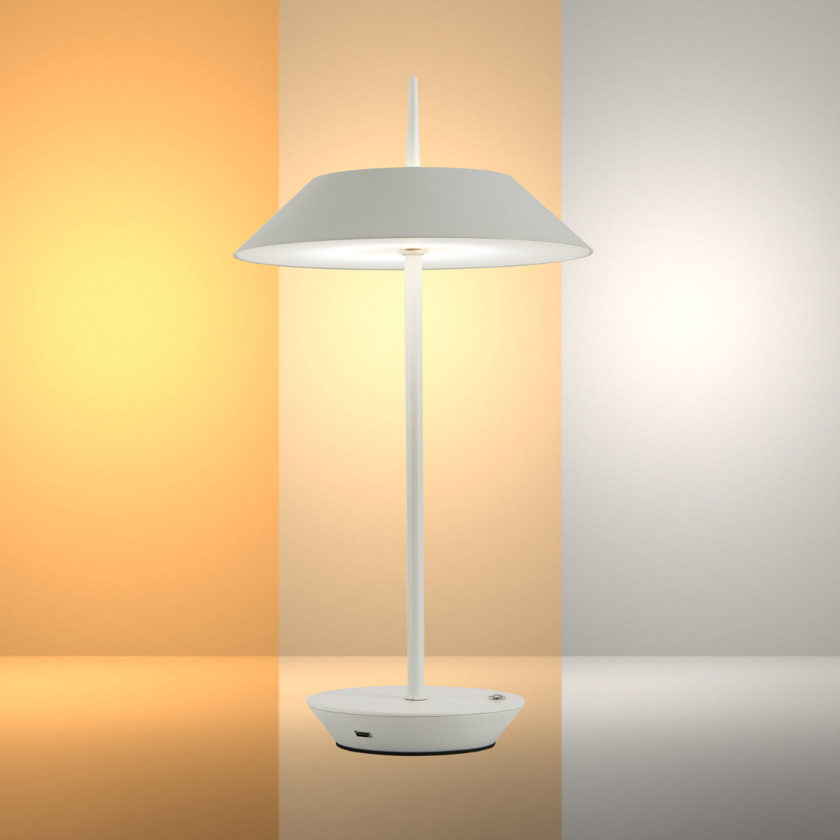 Lámpara de mesa táctil en diseño moderno, perfecta para salas de estar o dormitorios de estilo contemporáneo.