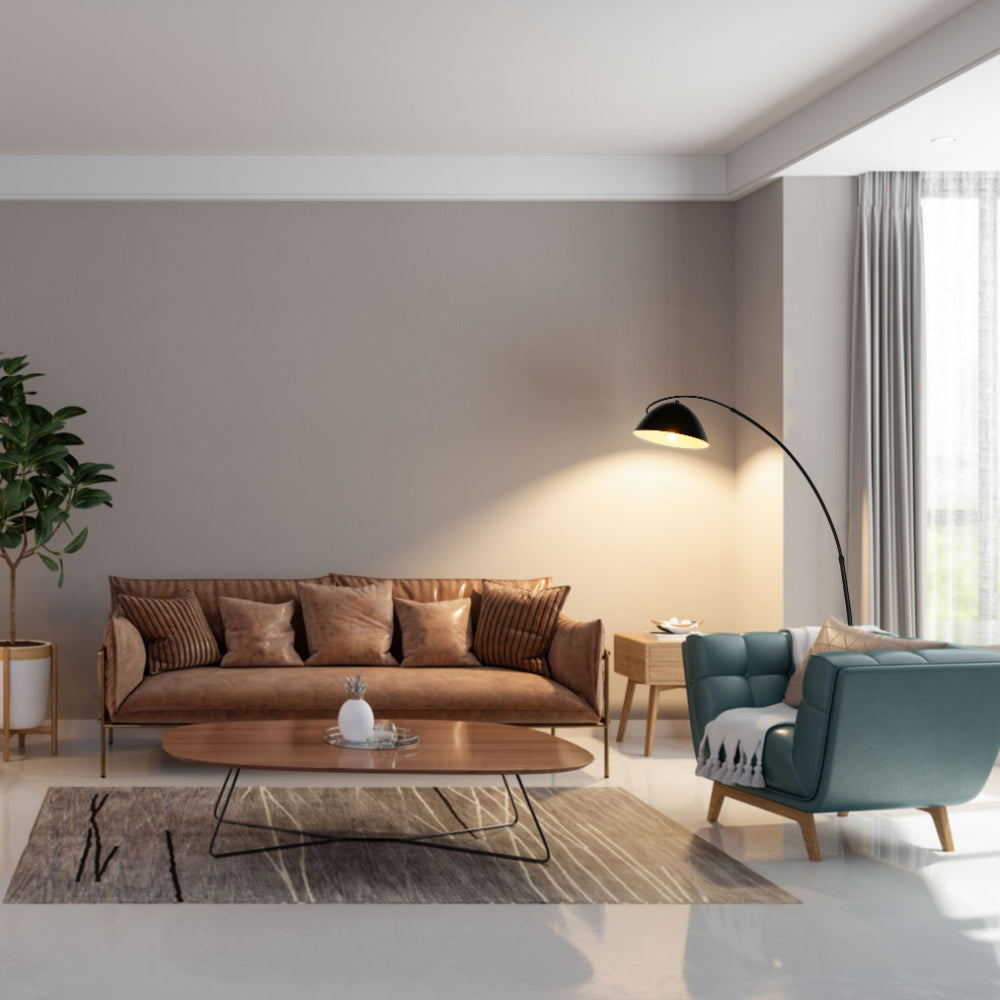 Lámpara de pie curva negra con pantalla de cúpula, ideal para salones con estilo moderno y elegante.