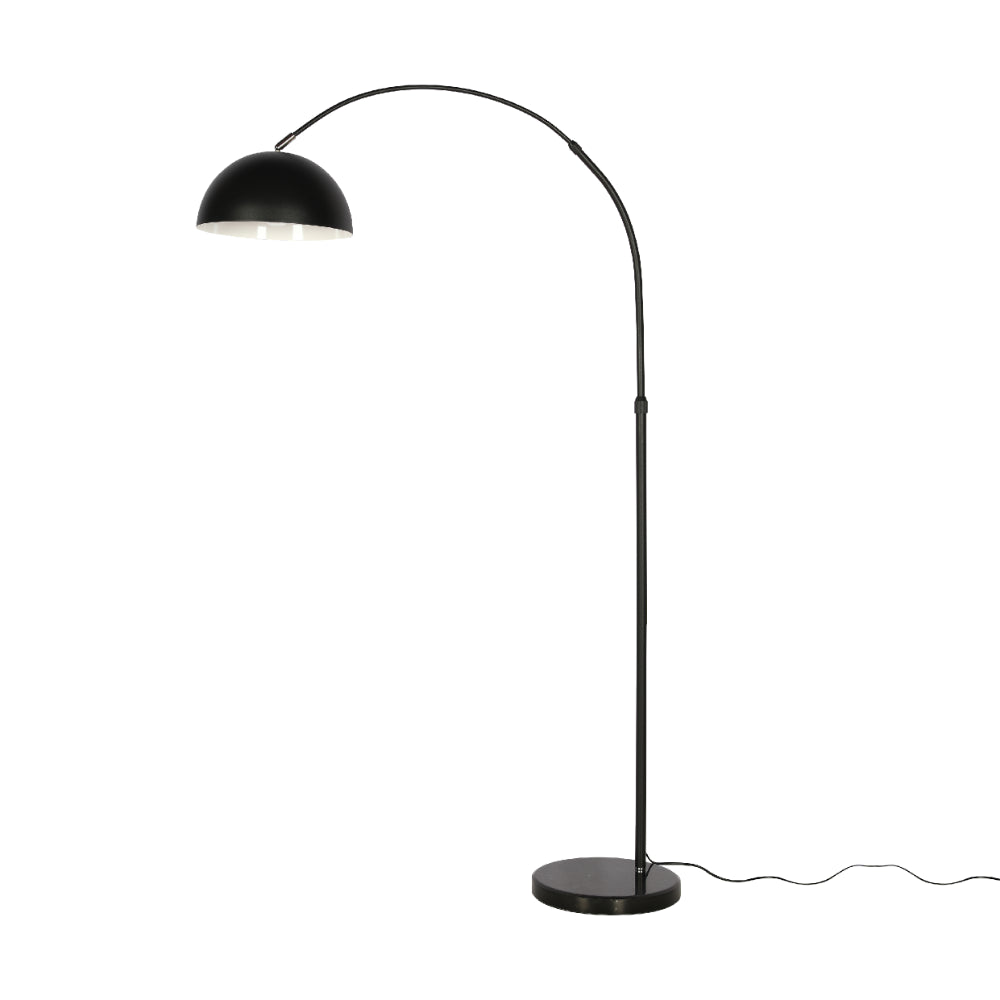 Lámpara de pie de arco curvado con pantalla domo rotativa, ideal para salas modernas y elegantes.