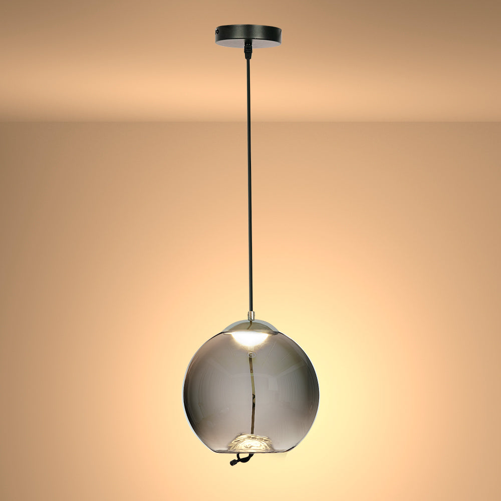 Lámpara colgante de vidrio ahumado, perfecta para espacios modernos como comedores o salones, aportando elegancia y estilo.