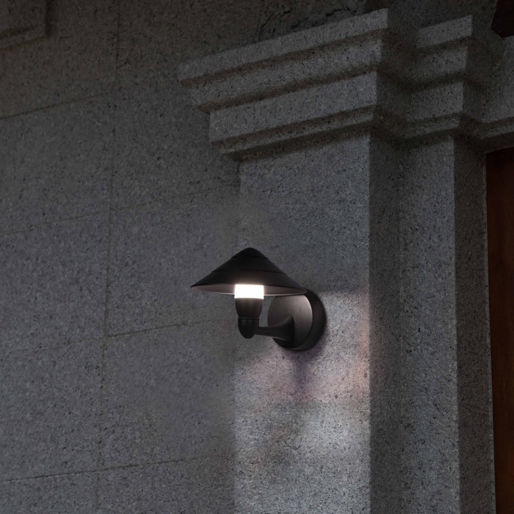 Lámpara de pared exterior LED en forma de hongo negro, ideal para patios modernos y espacios al aire libre.