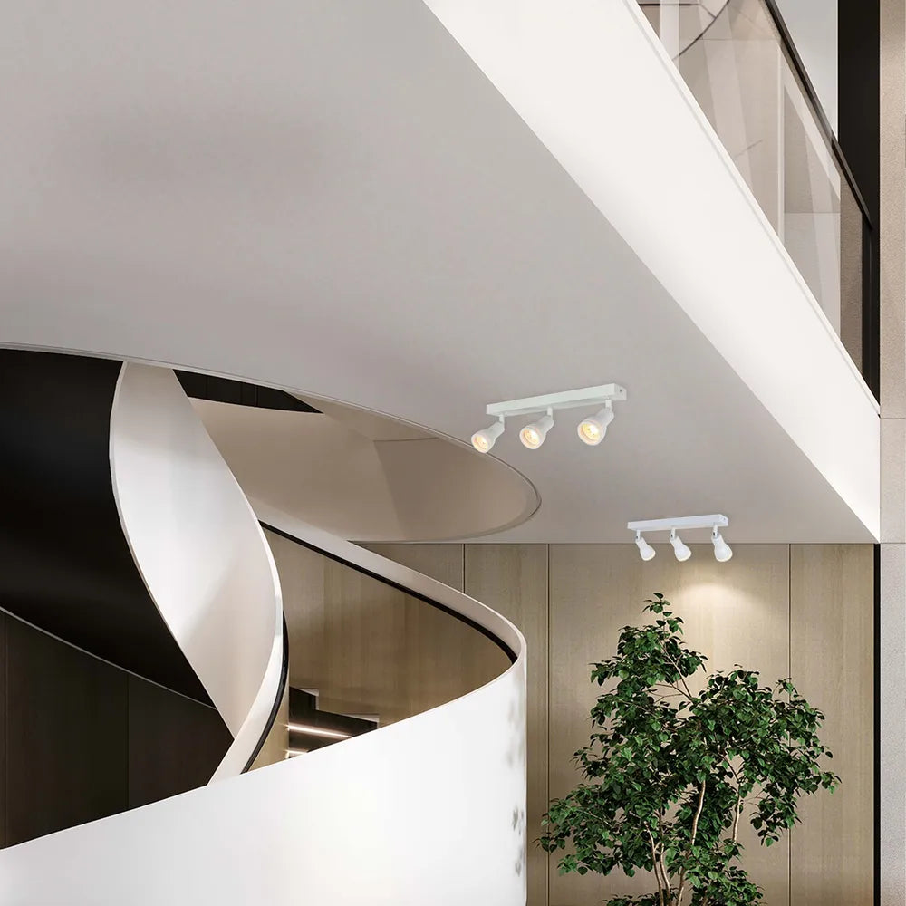 Luminaria de foco Luma Cylindro GU10 que destaca una sala de estar moderna con decoración elegante e iluminación ambiental. Ideal para iluminación con estilo.172-03220