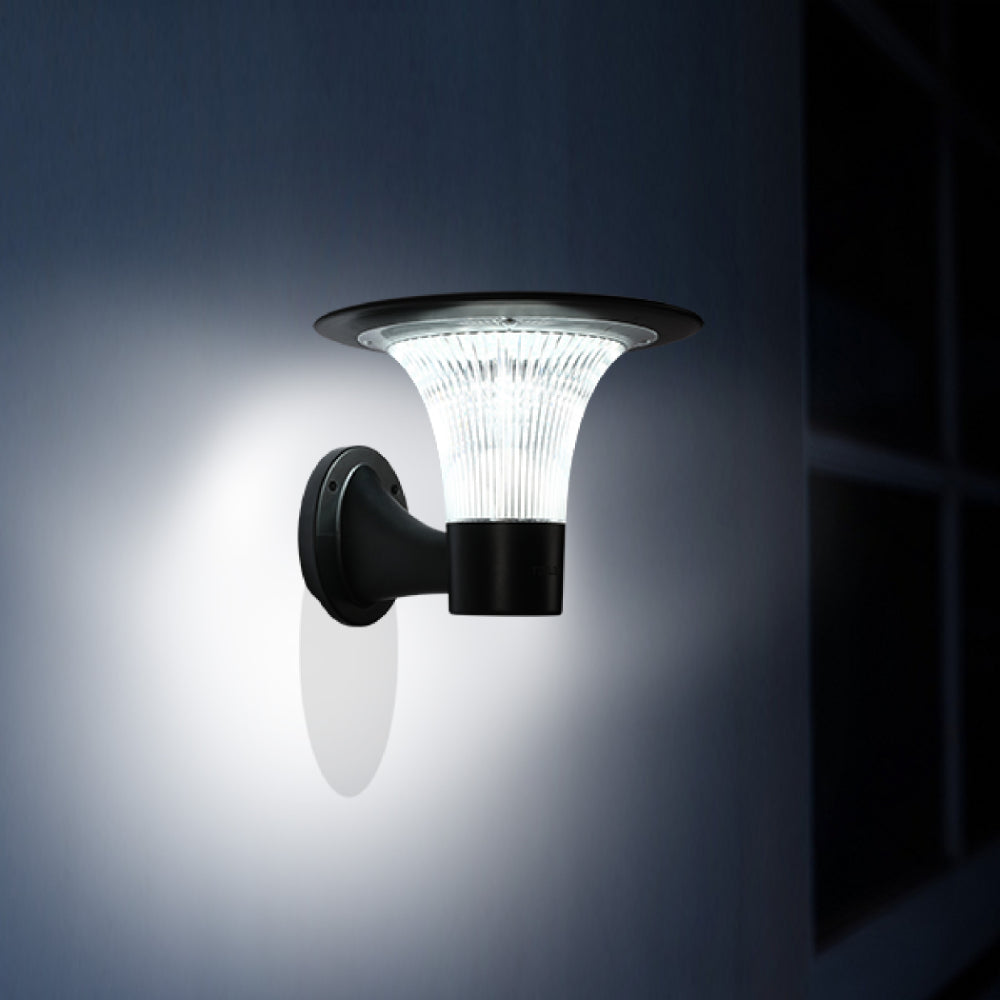 Luz solar LED de 15W para caminos, ideal para exteriores con diseño moderno, perfecta para jardines y entradas.