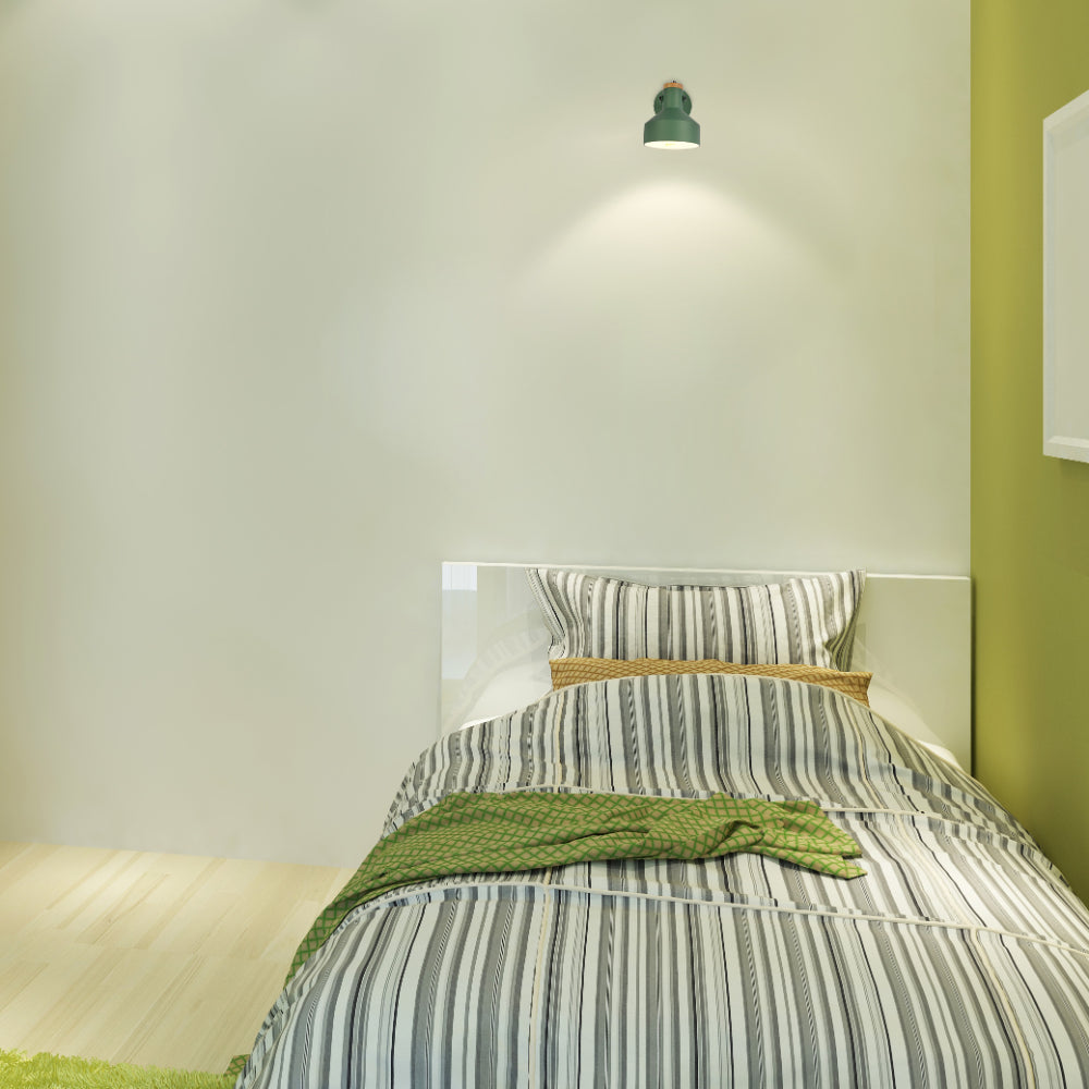 Luz de pared de madera nórdica, ideal para interiores contemporáneos y minimalistas, perfecta en salas de estar o dormitorios.