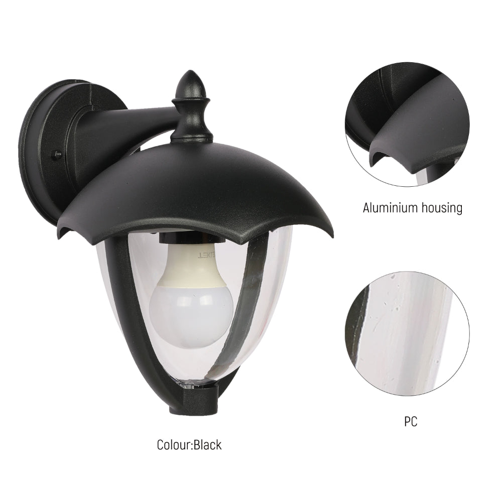 Luz de pared estilo farol negro para exteriores, perfecta para patios en decoración moderna.