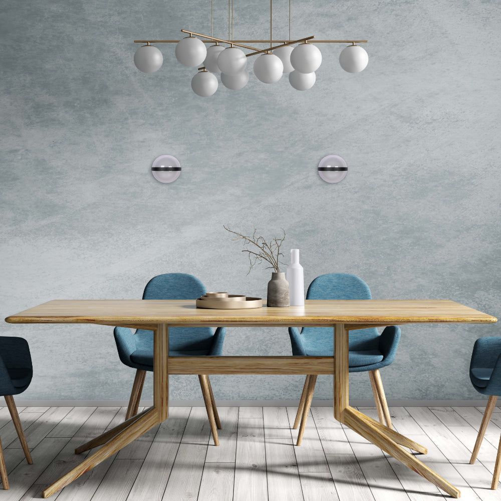 Luz de pared decorativa moderna de tres fuentes, ideal para espacios contemporáneos. Perfecta para salones o pasillos con estilo minimalista.