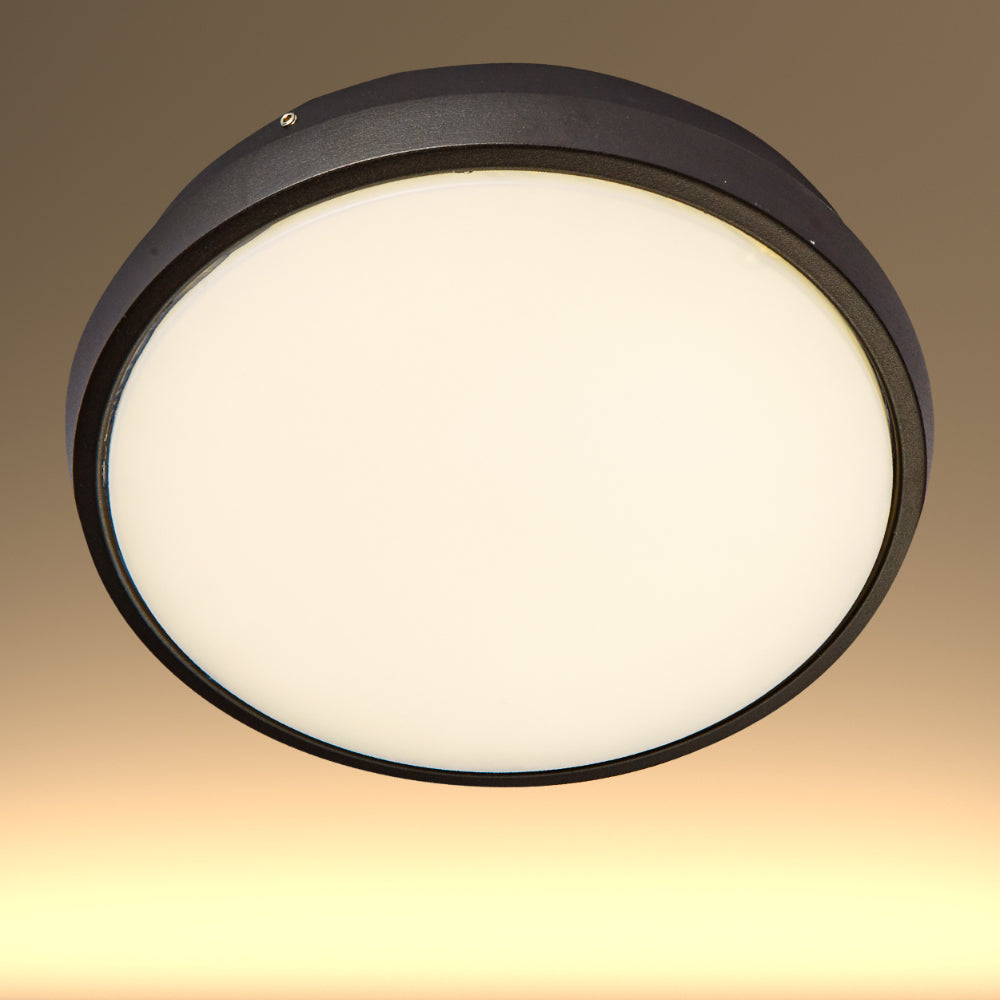 Imagen de una lámpara de pared LED negra en forma de anillo, perfecta para exteriores con estilo moderno. Ideal para iluminar terrazas.