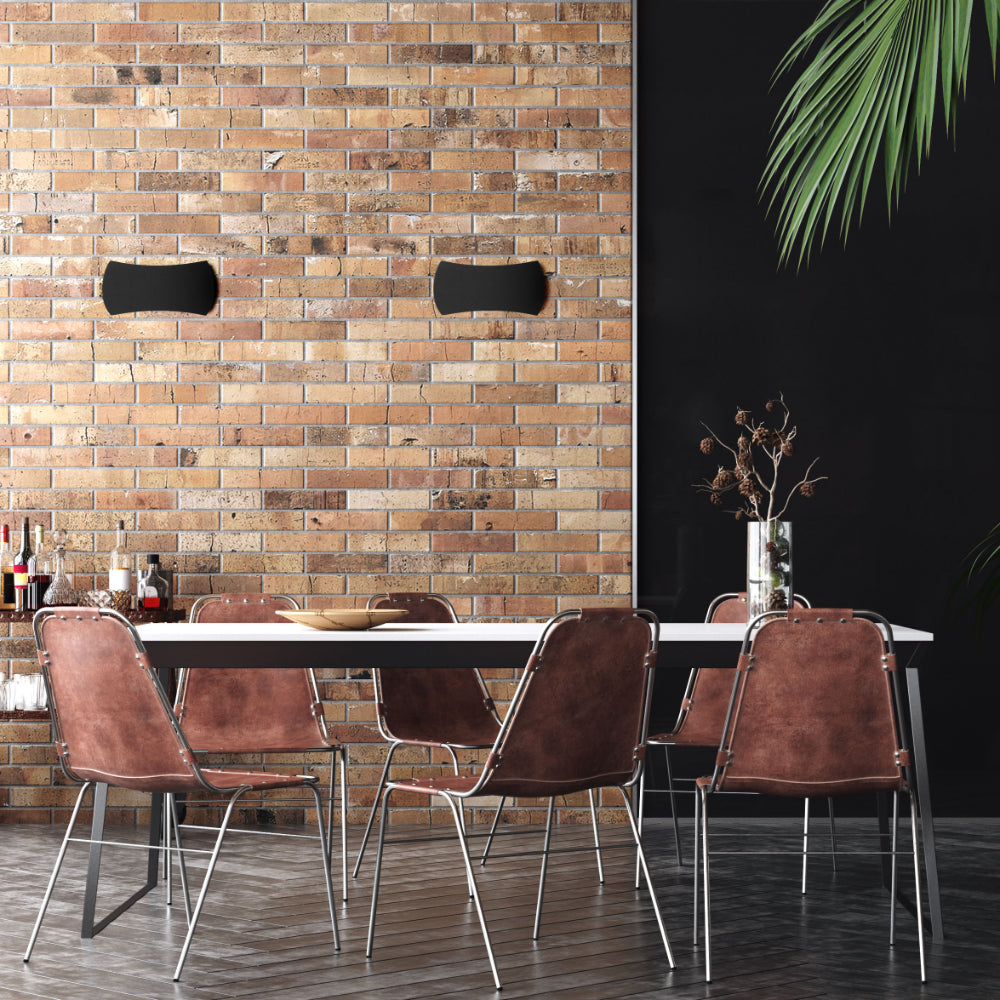 Aplique de pared LED negro, moderno y exterior, ideal para entradas y jardines con estilo contemporáneo.