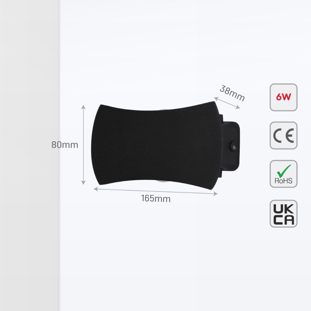 Luz LED de pared moderna de exterior, ideal para patios contemporáneos, con diseño elegante y funcionalidad bidireccional.