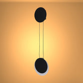 Luz de pared LED moderna en diseño nórdico, ideal para salas contemporáneas, con forma de luna y luz cálida de 3000K.