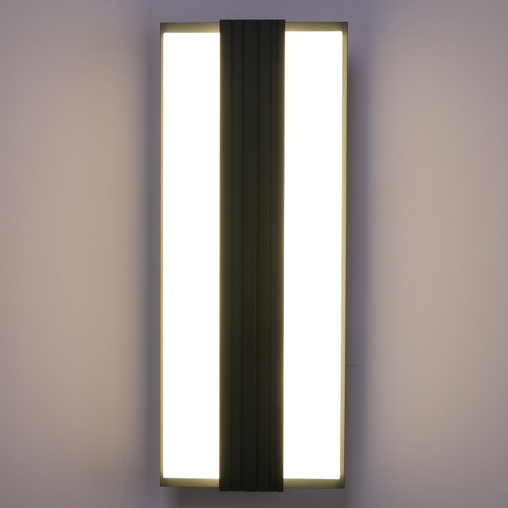 Luz LED de pared exterior de 20W, ideal para patios modernos, con diseño elegante y material duradero para una iluminación eficiente.