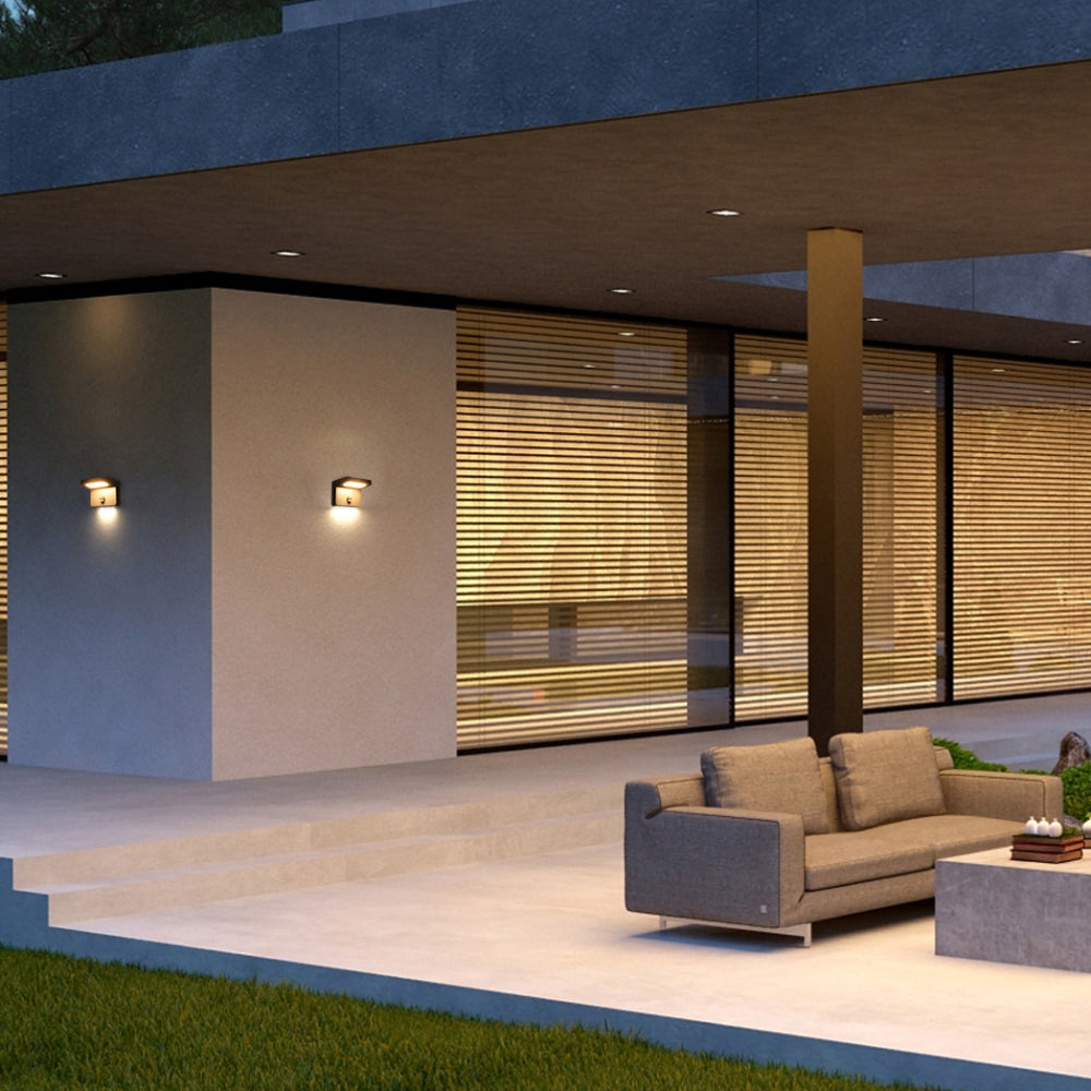 Luz de pared LED exterior rectangular, ideal para patios y fachadas, con diseño moderno y elegante para realzar el entorno.
