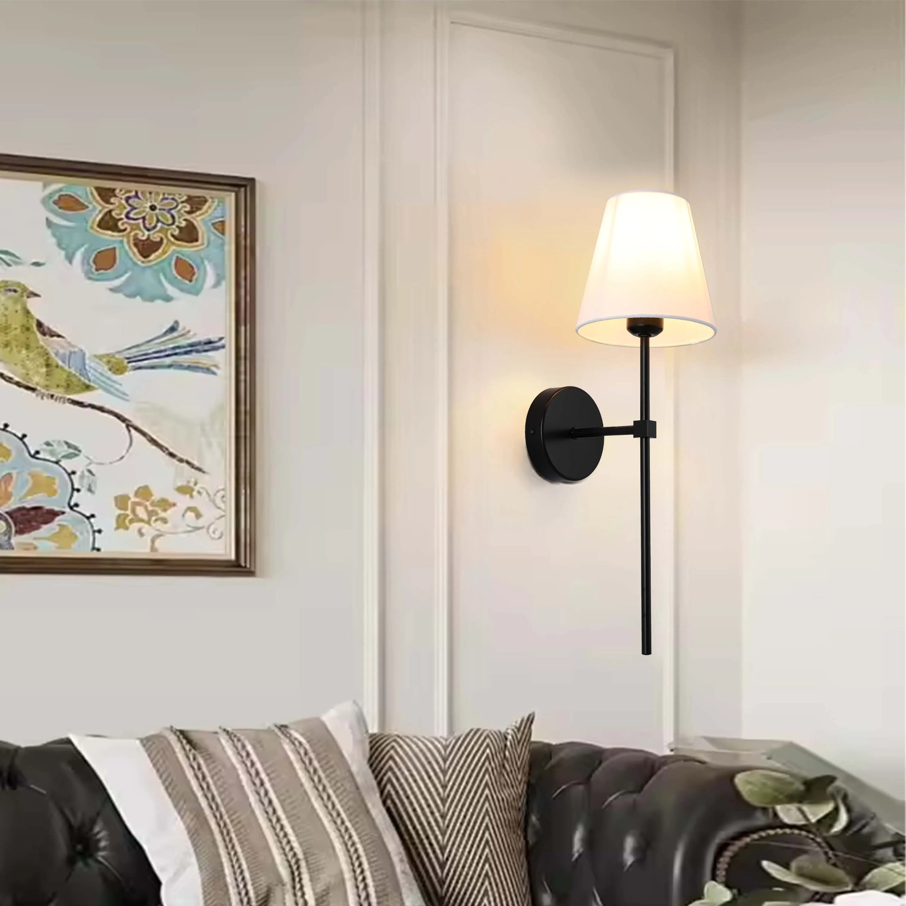 Lámpara de pared moderna con pantalla de tela blanca – Base E27, 540 mm de altura, regulable