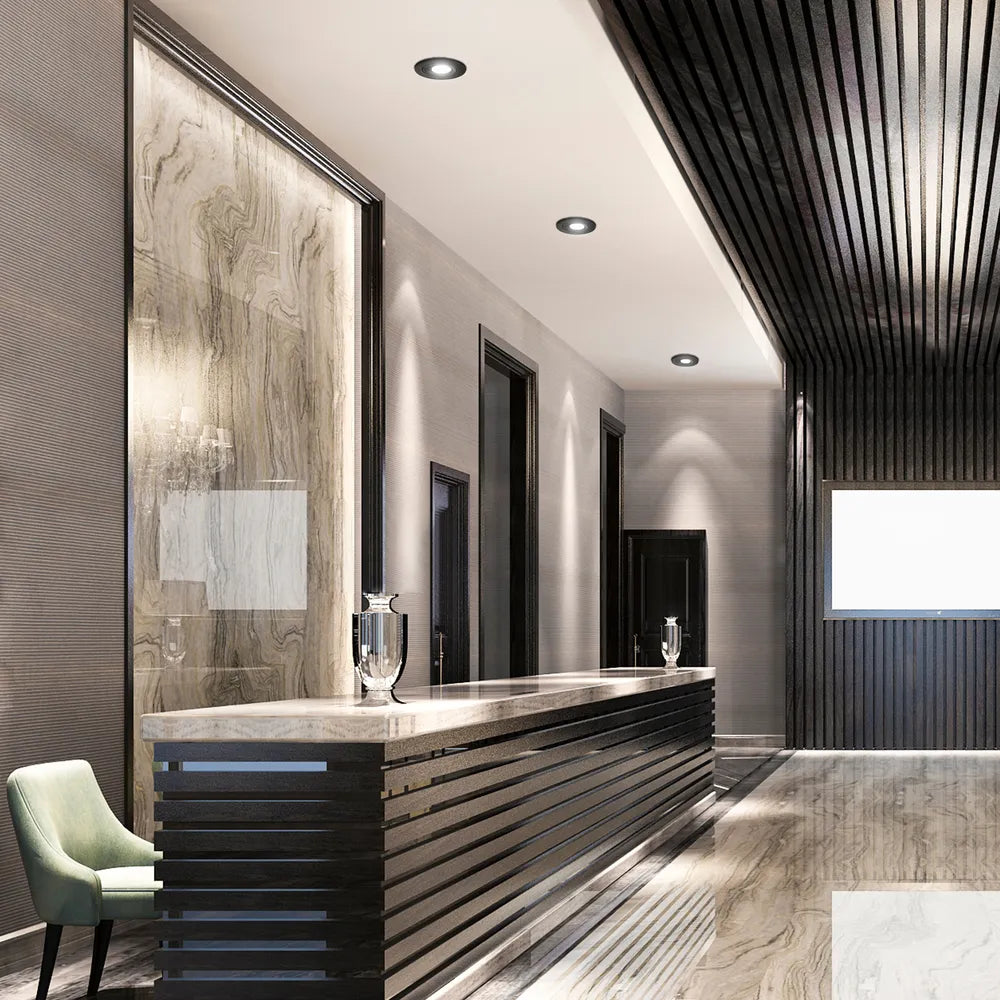 Moderno accesorio de iluminación empotrada GU10 instalado en una cocina elegante, realzando la decoración contemporánea con ángulos de iluminación ajustables y un diseño minimalista.143-03998