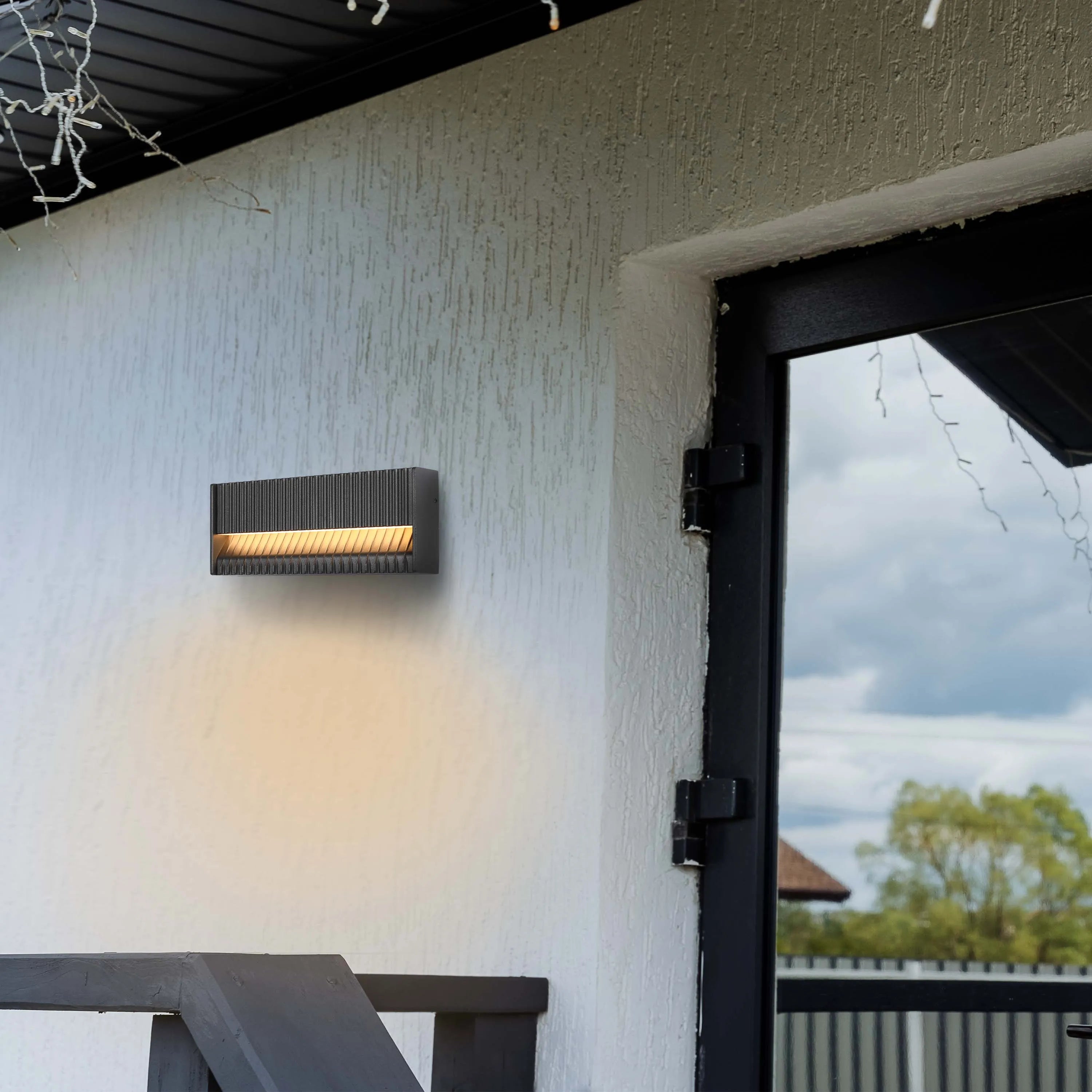 Lámpara de pared rectangular para exterior con protección IP65