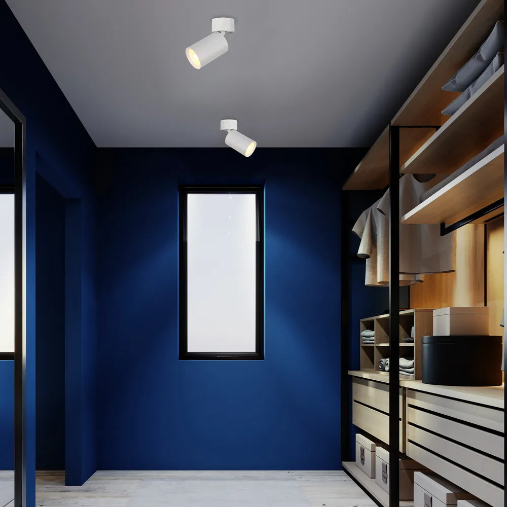 Foco empotrable GU10 de superficie elegante en una sala de estar moderna, mejorando la decoración contemporánea con iluminación ajustable. 172-03027