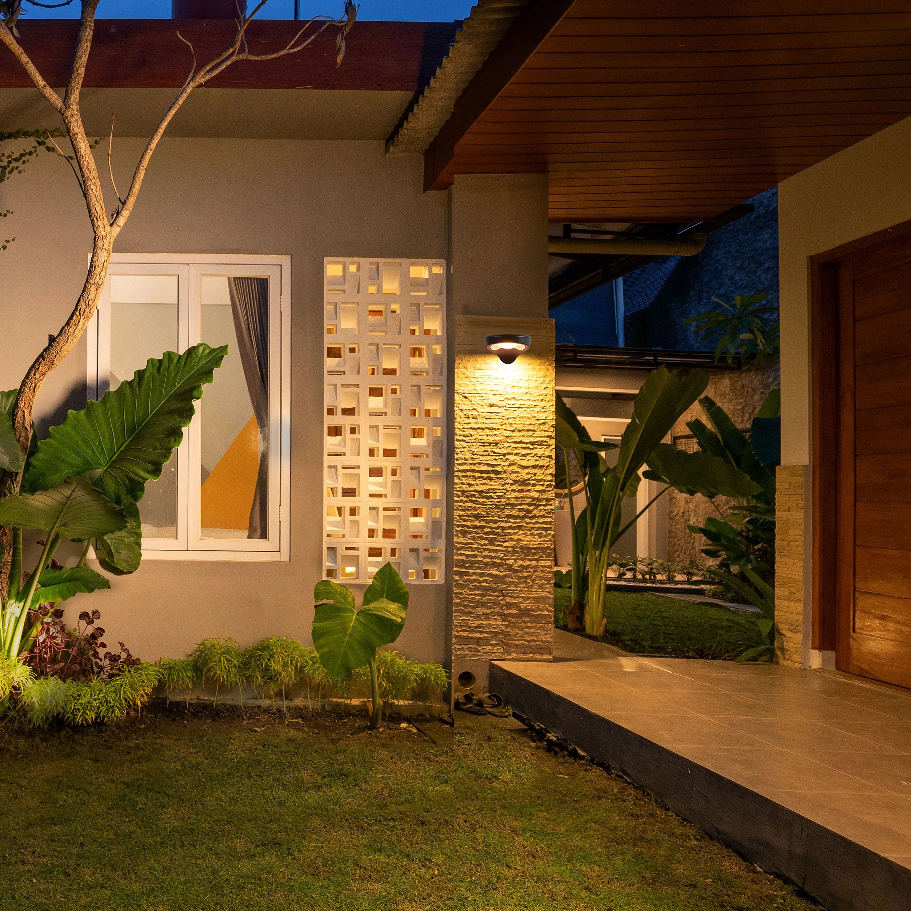 Aplique de Pared LED Curvo con Energía Solar, Sensor de Movimiento, 3000K Blanco Cálido, Recargable para Uso Exterior, Luz de Seguridad Solar con Sensor, TEKLED