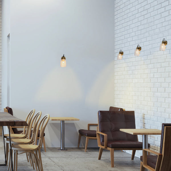 Lámpara de pared de vidrio ámbar en forma de cono, perfecta para espacios modernos y acogedores, con interruptor de tirón.
