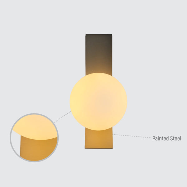 Apliqué de pared moderno y ajustable en forma de globo, ideal para decoraciones contemporáneas en salones o oficinas.