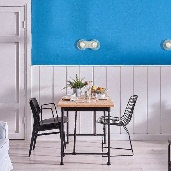 Aplique de pared estilo industrial con diseño de halo, ideal para oficinas y salas modernas.