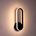Aplique de pared LED de forma elíptica, ideal para espacios modernos con iluminación fría, perfecto para salas de estar y oficinas.