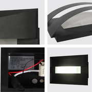 Aplique de pared LED de doble arco moderno, ideal para salones con decoración contemporánea y elegante.